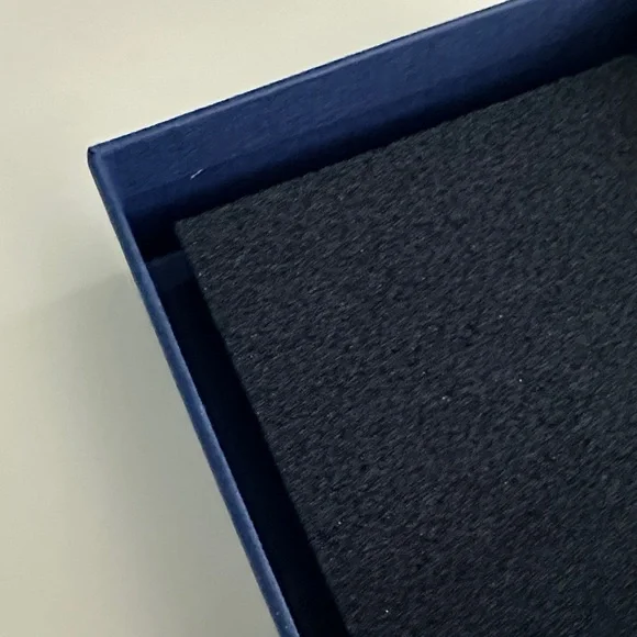 Swarovski Box Earrings - Picture 5 of 7